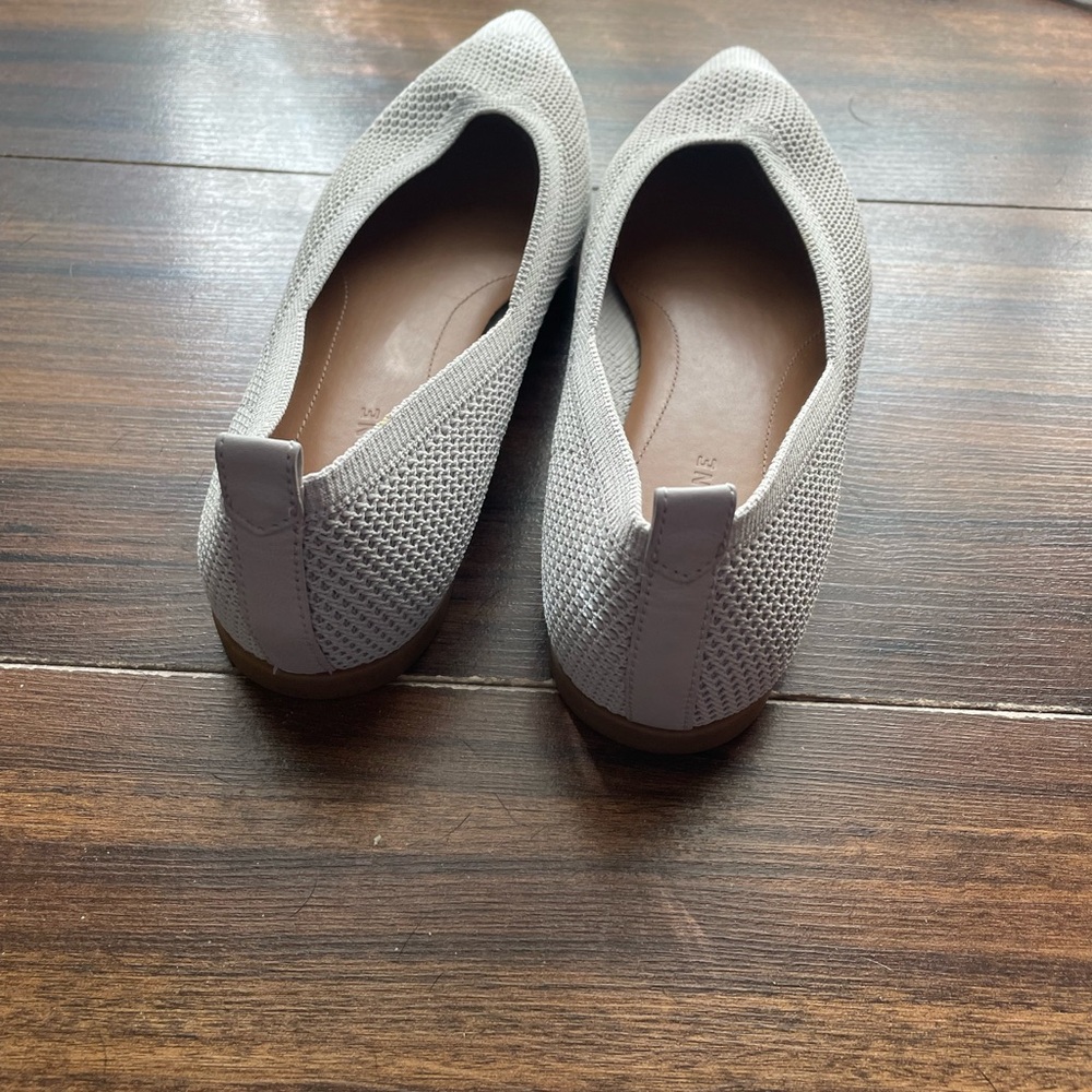 White Pointed-Toe Flats. Everlane the 40 hour Re-Knit. Size 6. So comfortable!! - Picture 3 of 6